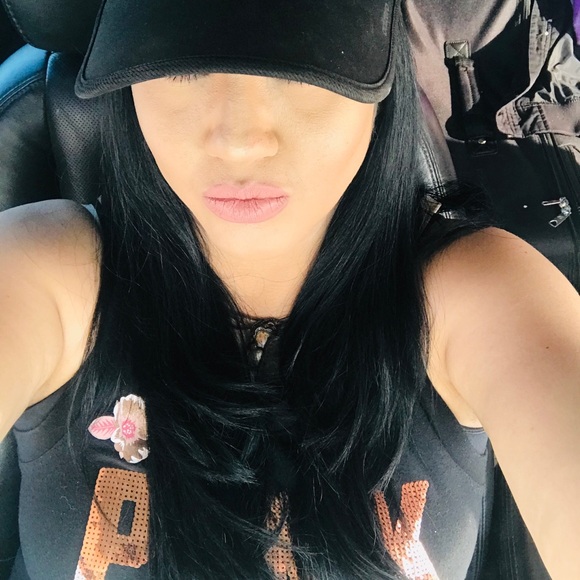 Meet the Posher Other - Meet your Posher, Oralia